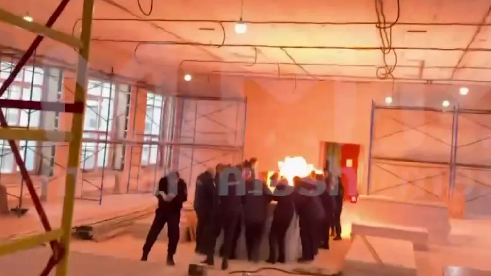 Момент взрыва гранаты в центре подготовки МВД в Сыктывкаре попал на видео