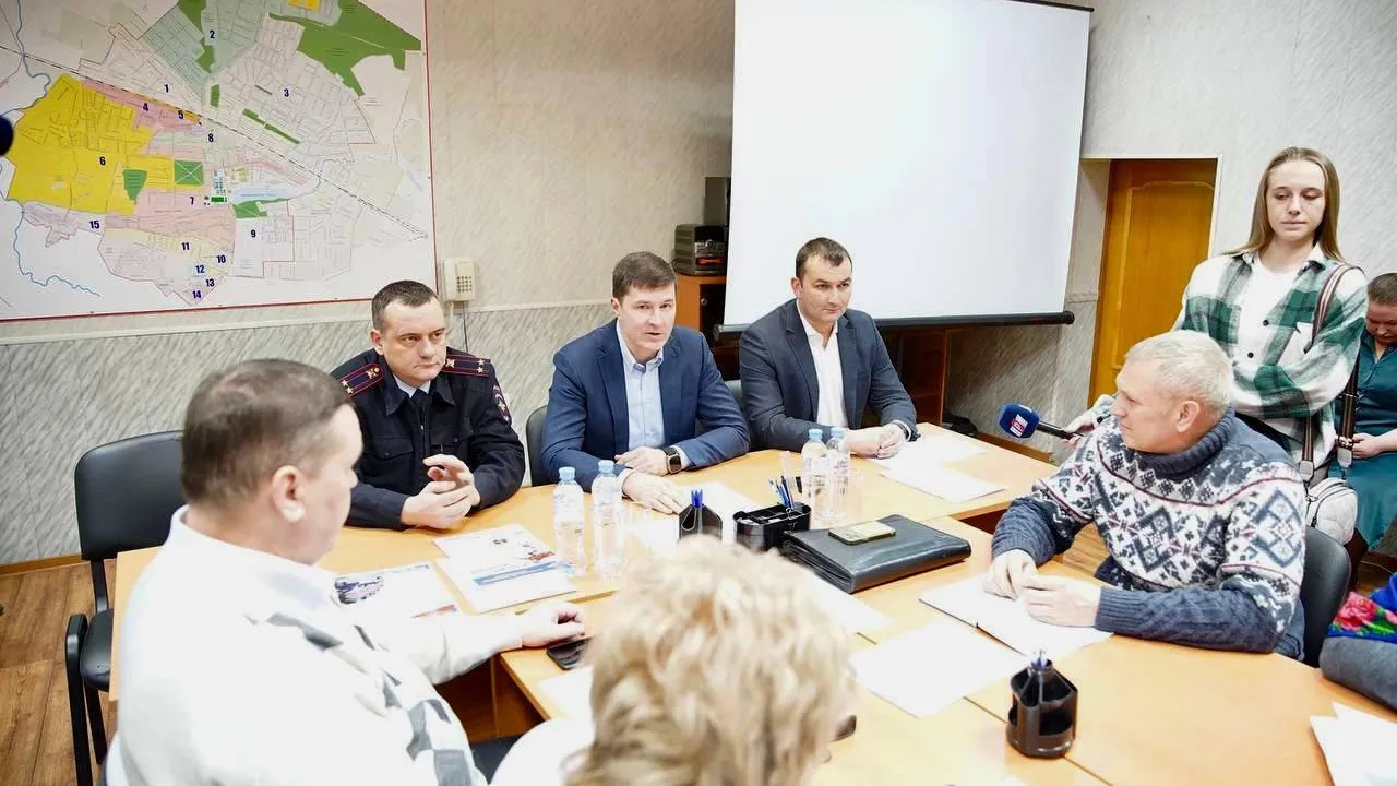 Глава Люберец вместе с полицией провел встречу с сельскими старостами округа