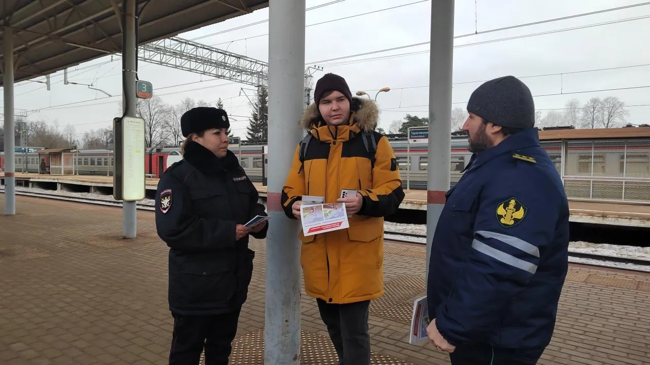 На железнодорожной станции в Пушкине прошел рейд по предотвращению травматизма