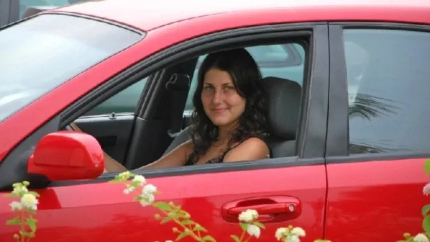 Мать-одиночка с влиятельным отцом: кто такая Полина Лурье, купившая квартиру Долиной